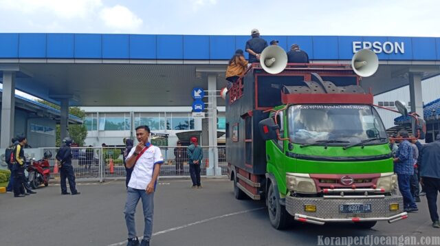 FSPMI Tegaskan Sikap Organisasi di Depan Gerbang PT Epson dan Yamaha Music