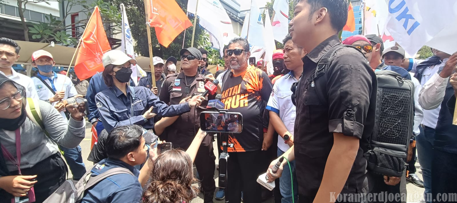 Ratusan Buruh FSPMI Geruduk Kemenaker, Bawa Empat Tuntutan