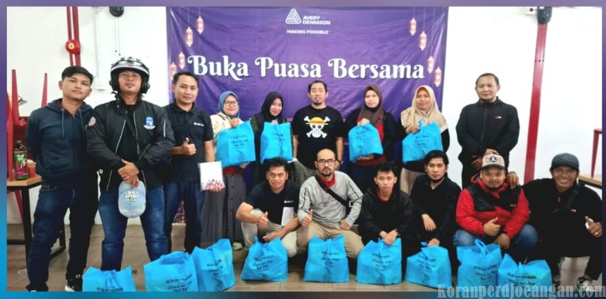 PUK SPAI FSPMI PT Paxar Indonesia Bagikan Bingkisan Lebaran kepada Anggota