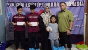 Penyerahan Santunan dan Bingkisan Lebaran untuk Keluarga Anggota PUK Paxar Indonesia