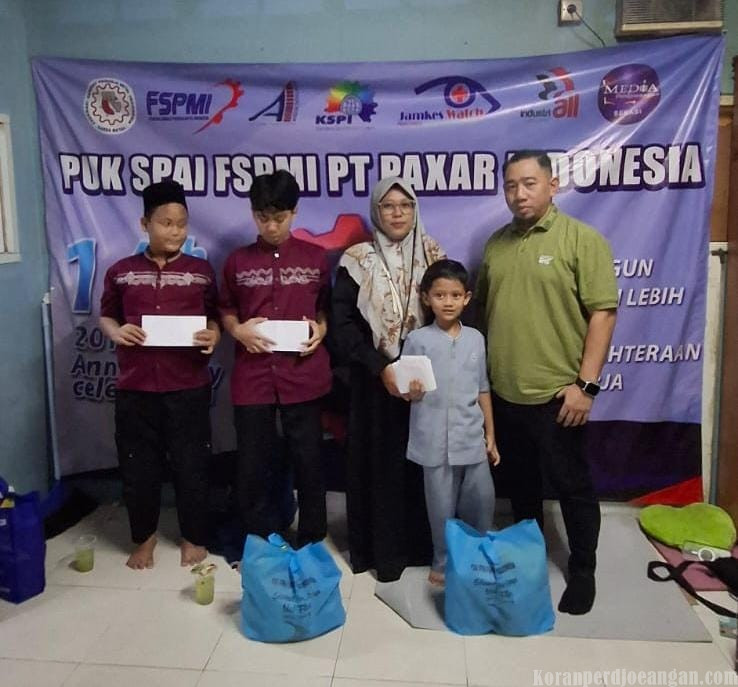 Penyerahan Santunan dan Bingkisan Lebaran untuk Keluarga Anggota PUK Paxar Indonesia