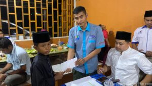 JamkesWatch Pelalawan Serahkan Santunan Anak Yatim dalam rangka Buka Bersama FSPMI Pelalawan
