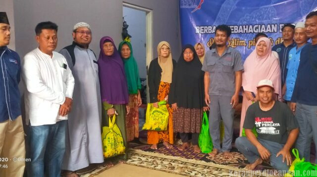 Berbagi Kebahagiaan Bersama Anak Yatim, Piatu, dan Dhuafa, Serikat FSPMI PT Rusli Vinilon Sakti Gelar Santunan di Limusnunggal