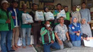 Kolaborasi Ojol, DT Peduli dan SPDT FSPMI Berbagi Paket Buka Puasa, Santunan Yatim Piatu dan Bingkisan Lebaran di Jakarta