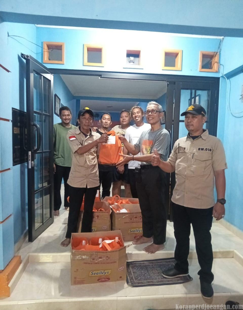 Jelang Idul Fitri, FSPMI Berikan Bingkisan Kepada Pekerja Keamanan dan Anggota yang Masih Aktif Berjuang