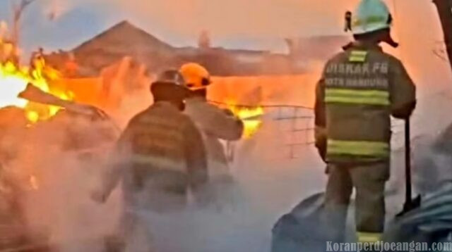 Kebakaran Hebat Landa Kawasan Jalan Soekarno Hatta Bandung