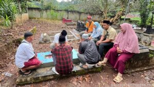 Ziarah ke Makam Almarhum Ristino, PUK SPAMK FSPMI PT SAMI TF Kenang Jejak Perjuangan