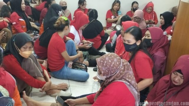 Buruh PT Amos Indah Indonesia Tolak Pemaksaan Pengunduran Diri, Tuntut Pembayaran THR dan Hak Normatif