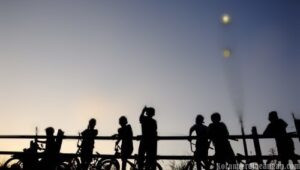 Ngabuburit: Tradisi Menunggu Senja yang Menjadi Warna Khas Ramadhan