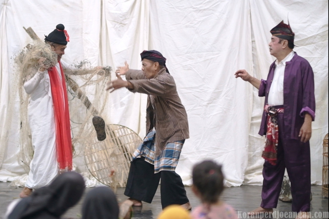 Saat “Besut” Menjala Sampah: Sindiran Pedas Lewat Ludruk untuk Warga Gunung Anyar