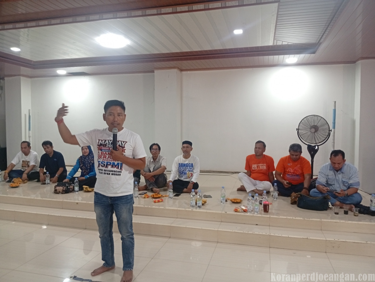 Presiden FSPMI di Konsolidasi Akbar KSPI Karawang: Buruh Masih Seperempat Manusia