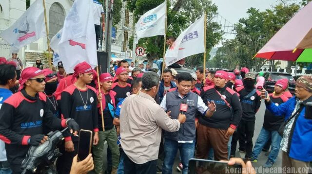Buruh Sumut Gelorakan Gerakan Konvoi Cari Gubsu Dengarkan Aspirasi Buruh di MayDay 2026