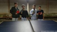 Lepas Penat, Anggota Serikat Pekerja Bermain Tenis Meja Sepulang Kerja Lepas Penat, Anggota Serikat Pekerja Bermain Tenis Meja Sepulang Kerja