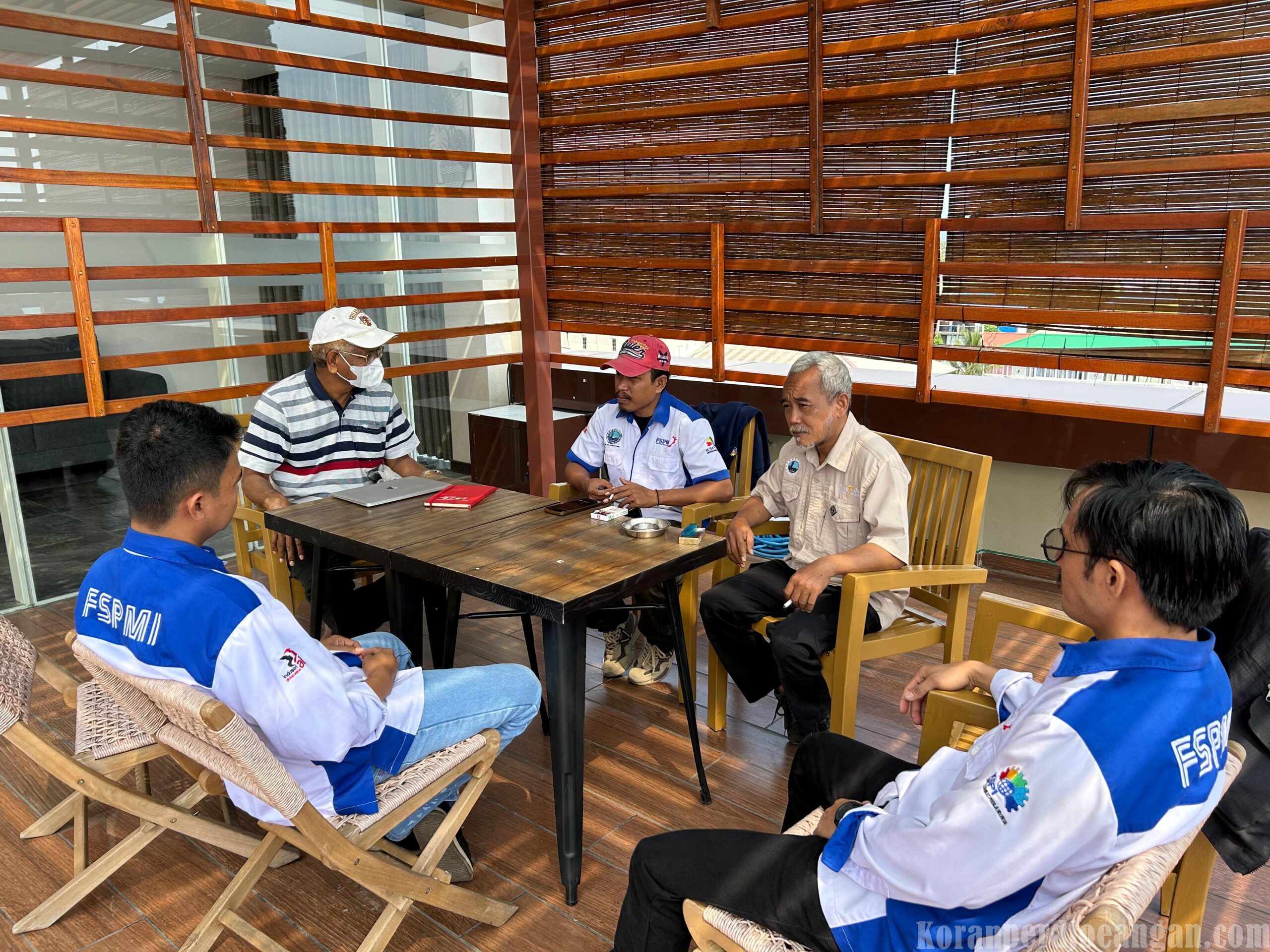 Tim Organizer FSPMI Morowali Berdiskusi dengan Solidarity Center di Bahodopi