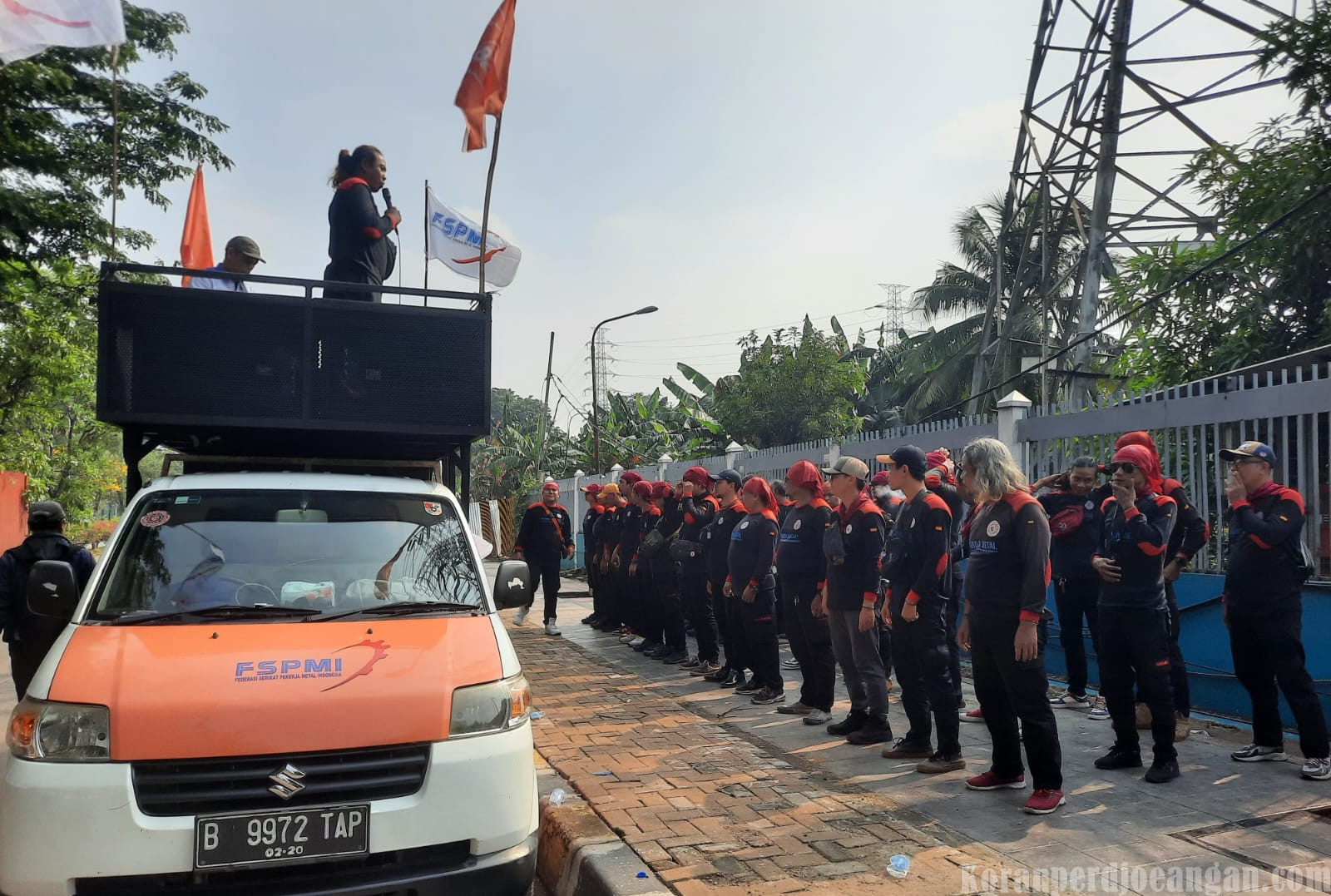 Gelombang Buruh DKI Bergerak ke DPR RI, FSPMI Desak Pengesahan UU Ketenagakerjaan Baru