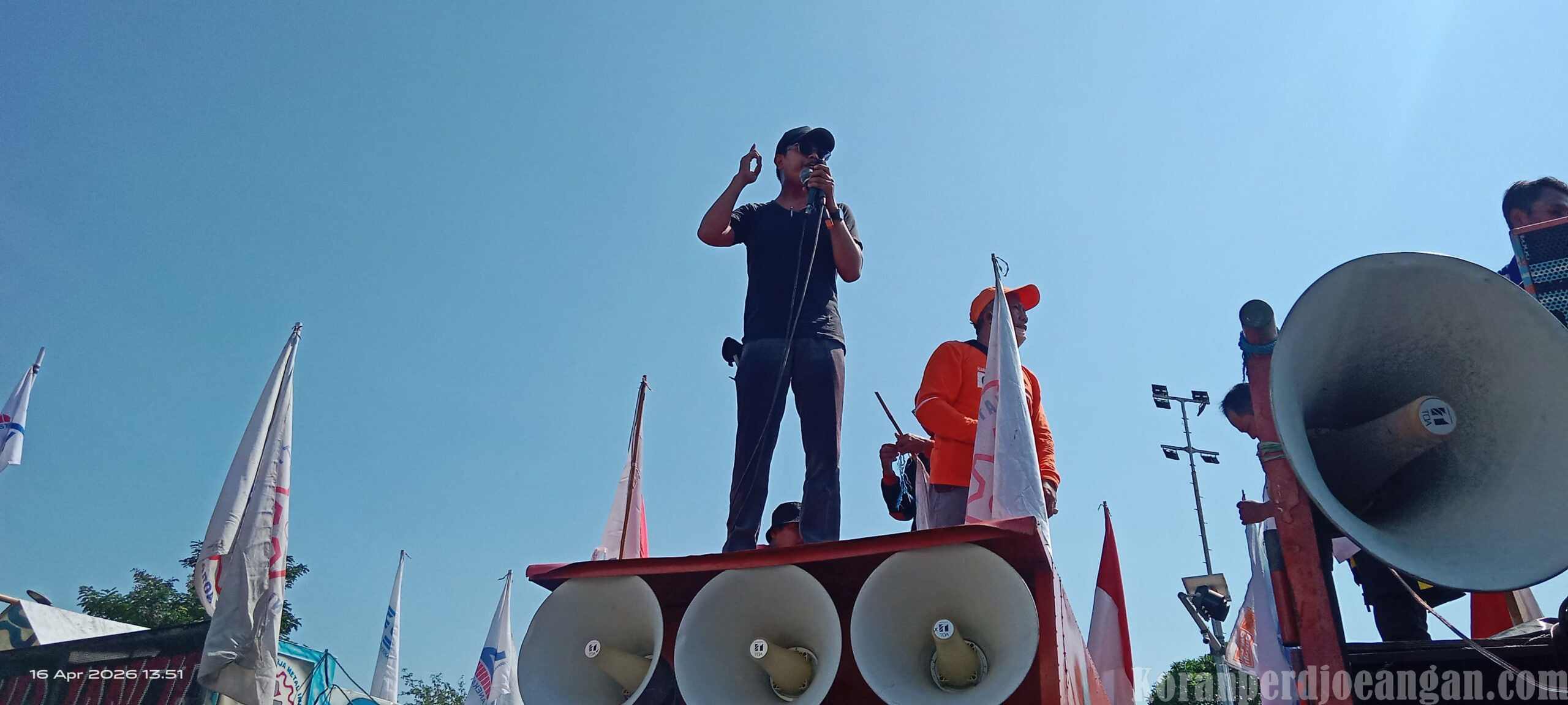 Bangkit! Ribuan Buruh Jawa Timur Panaskan Perjuangan Menuju May Day 2026