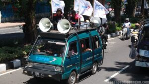 Mokom Jember “Si Ijo”  Yang Selalu Konsisten Tampil, Saat Aksi Besar FSPMI Di Jatim
