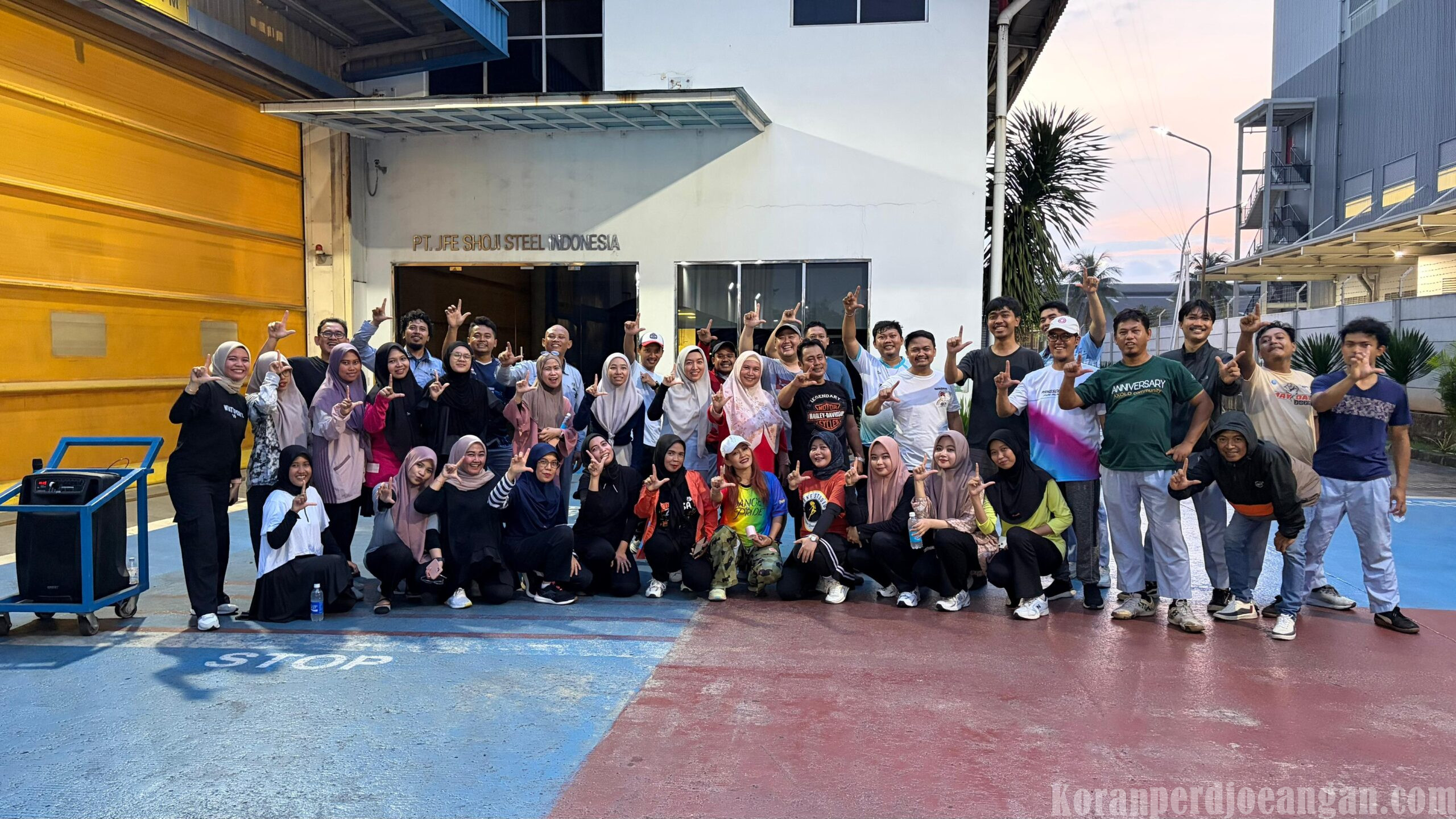 Senam Aerobik Perdana PT JFE SHOJI Stell Indonesia