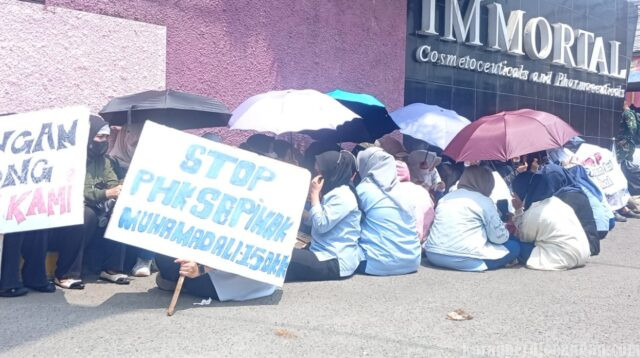 Puluhan Pekerja Perempuan Ikut Aksi, Tuntut Hak di PT Immortal Cosmedika Indonesia