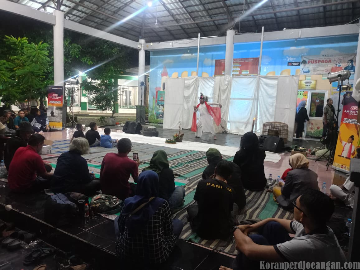 Saat “Besut” Menjala Sampah: Sindiran Pedas Lewat Ludruk untuk Warga Gunung Anyar