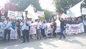 Aksi Unjuk Serikat FSPMI PT Immortal Cosmedika Indonesia Tuntut Pemenuhan Hak Pekerja