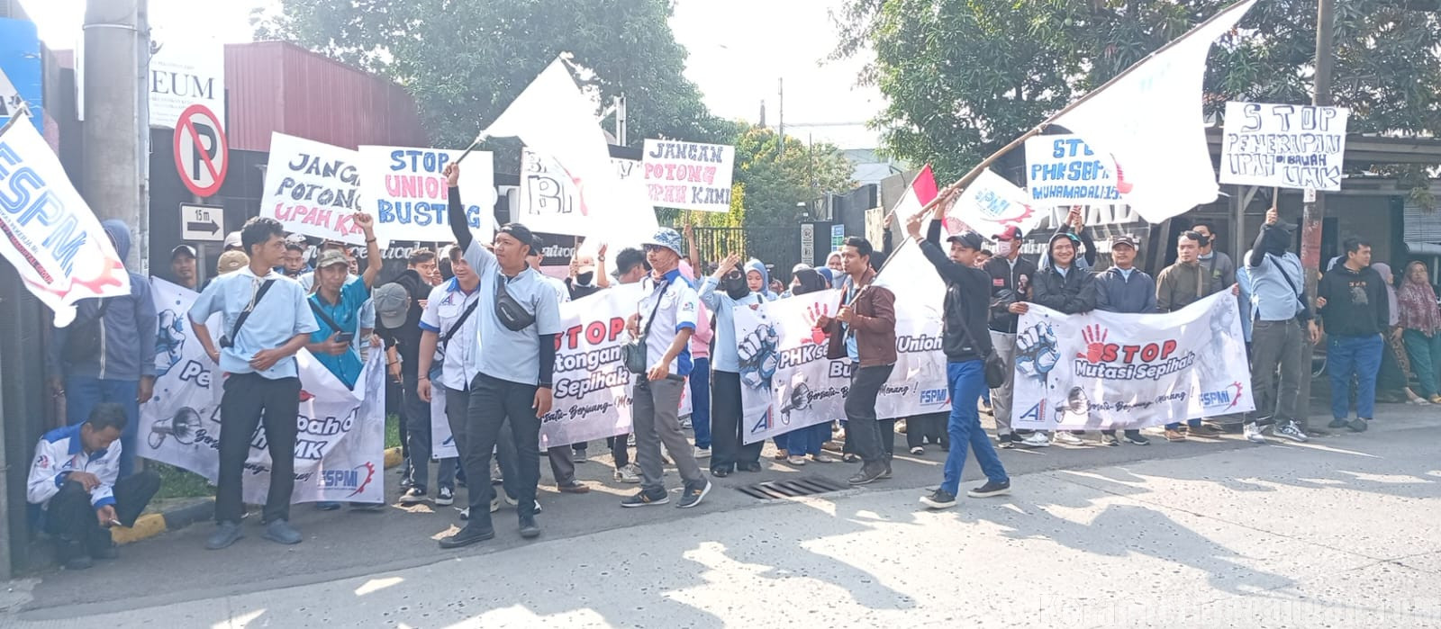 Aksi Unjuk Serikat FSPMI PT Immortal Cosmedika Indonesia Tuntut Pemenuhan Hak Pekerja