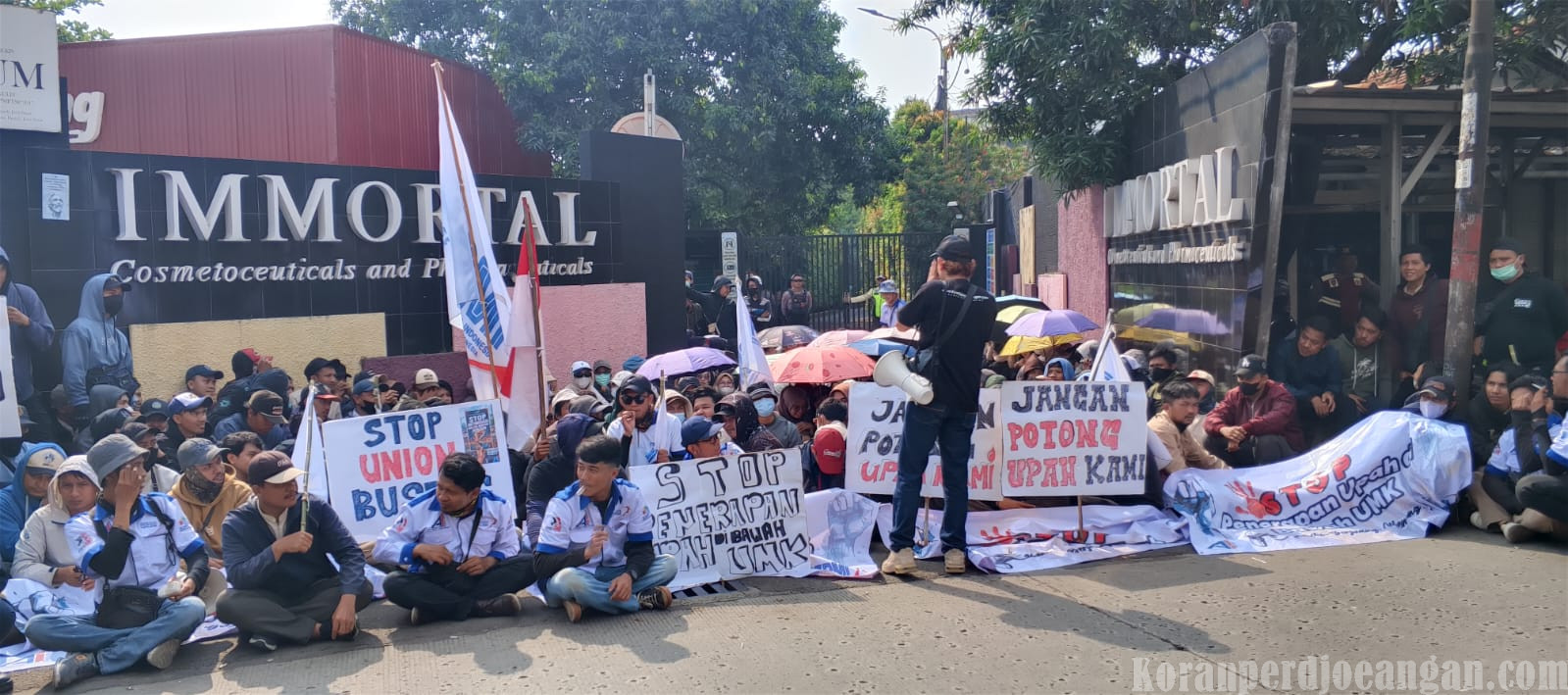 Aksi Hari Kedua Serikat FSPMI PT Immortal Cosmedika Indonesia Berlangsung Penuh Semangat