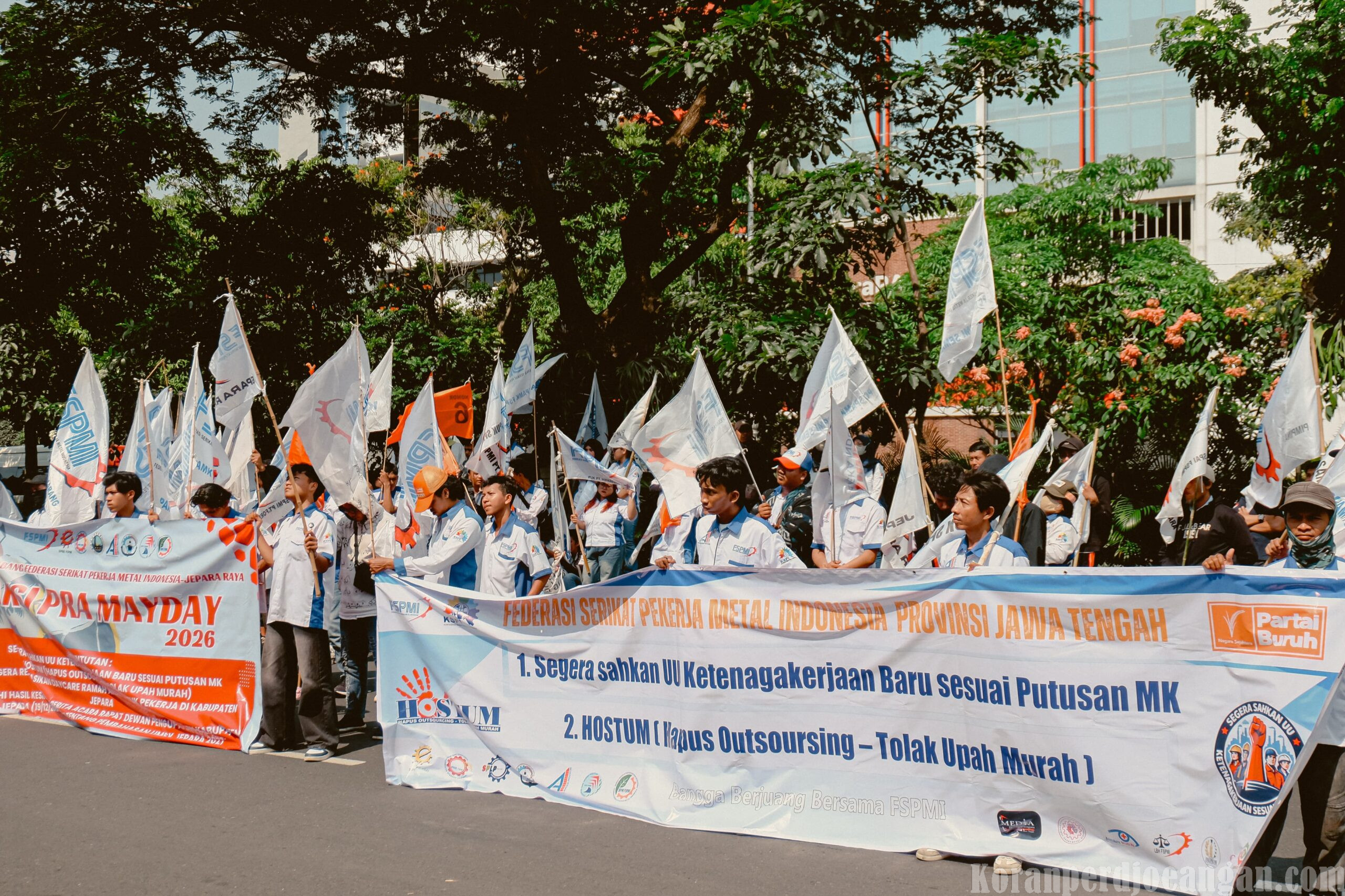 Aksi Serentak KSPI-FSPMI: Buruh Jateng Desak UU Baru Sesuai Putusan MK dan Tolak Outsourcing