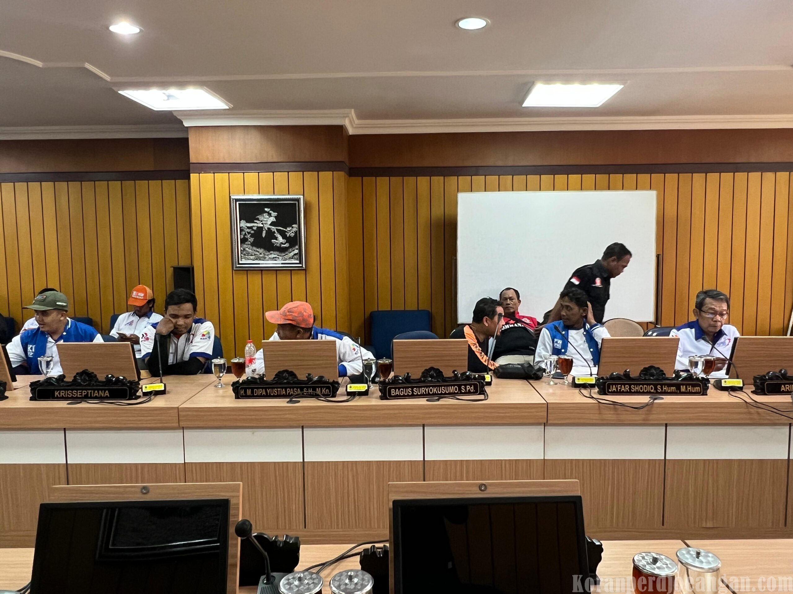 Aksi Buruh FSPMI di Semarang Siap Kawal Dukungan DPRD Jateng untuk UU Ketenagakerjaan Baru dan Penghapusan Outsourcing