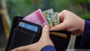 Rupiah Anjlok, Ancaman PHK Massal Mengintai: Buruh Lagi-Lagi Jadi Tumbal