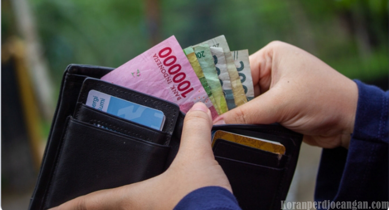 Rupiah Anjlok, Ancaman PHK Massal Mengintai: Buruh Lagi-Lagi Jadi Tumbal