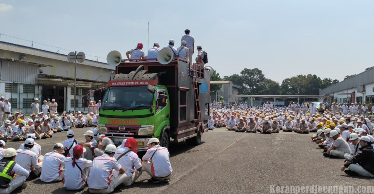 Buruh PT Hino Motors Manufacturing Indonesia Mogok Kerja, Lumpuhkan Produksi