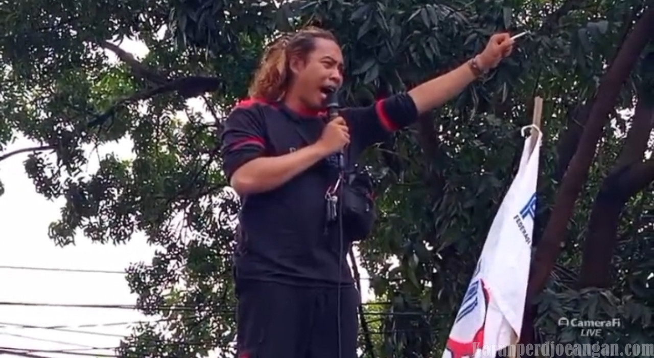 Orasi VP FSPMI Rifqi Mubarok di Depan PN Jakarta Timur Sindir Penggugat: Lo Sapa?