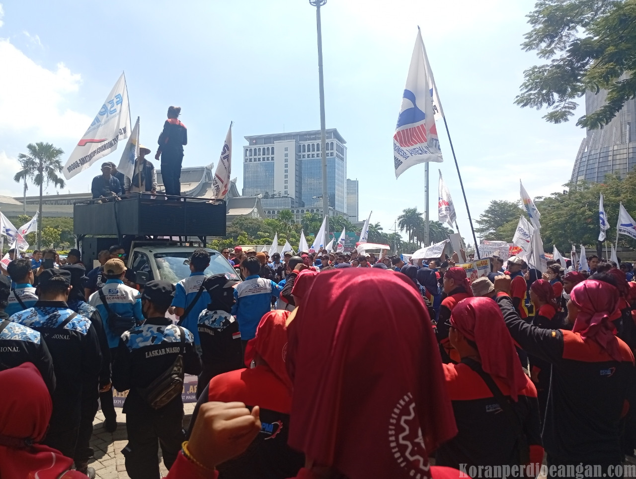 ​Di Balik Aksi Unjuk Rasa Buruh Indomarco Prismatama: Jeritan Pekerja yang Kehilangan Hak Lembur Saat Hari Libur