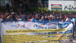 Tanggal Merah yang Kehilangan Warna, Suara Buruh Indomarco Prismatama Menggema di Depan Kantor Pusat Mereka