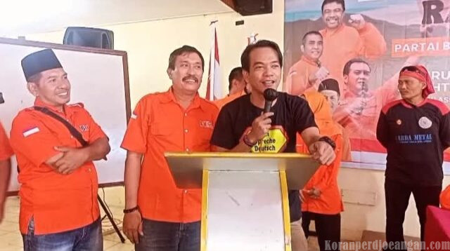 Permenaker Baru tentang Alih Daya Seolah Memaksa Buruh Romantis Pada Kecemasan
