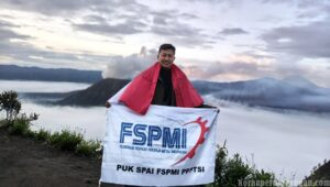 Dari Puncak Bromo, Gaung May Day 2026 Menggema: Suara Perlawanan dari Atas Awan