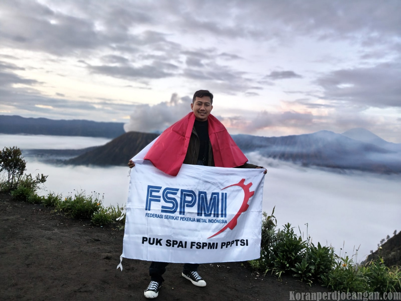 Dari Puncak Bromo, Gaung May Day 2026 Menggema: Suara Perlawanan dari Atas Awan