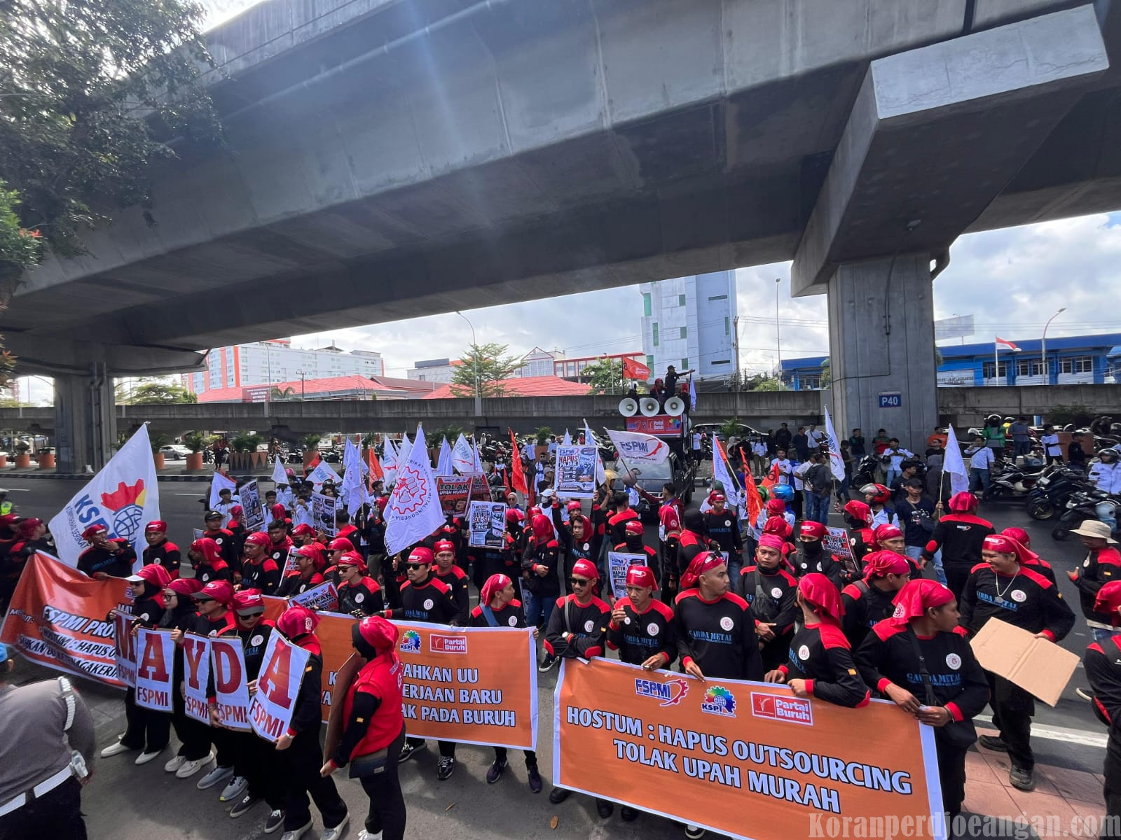 May Day 2026: Ribuan Buruh FSPMI Sulsel Geruduk DPRD, Gaungkan 11 Tuntutan Nasional