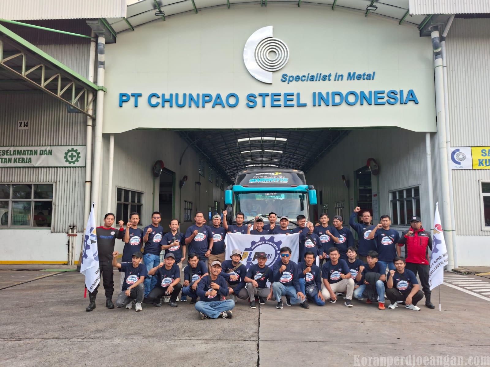 Solid Bergerak ke Monas, 35 Anggota PUK SPLP FSPMI PT Chunpao Steel Indonesia Serukan UU Ketenagakerjaan Baru dan Hapus Outsourcing