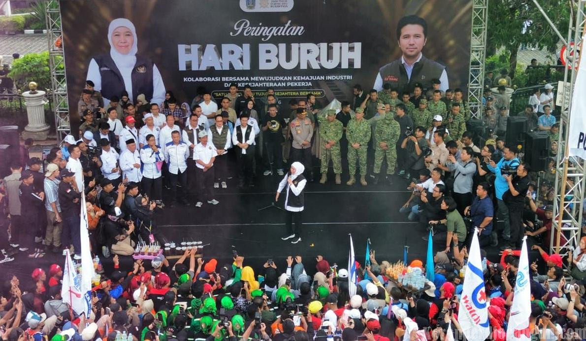Iringan Lagu Nasional Sambut Kemunculan Gubernur Jatim di Aksi Mayday