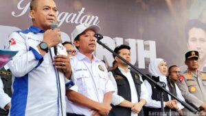 Iringan Lagu Nasional Sambut Kemunculan Gubernur Jatim di Aksi Mayday