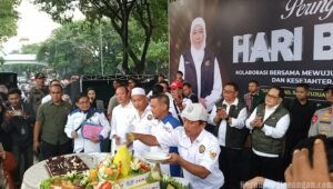 Ribuan Buruh Tumpah Ruah di Depan Kantor Gubernur, Armuji: Tetap Semangat Perjuangkan Hak!