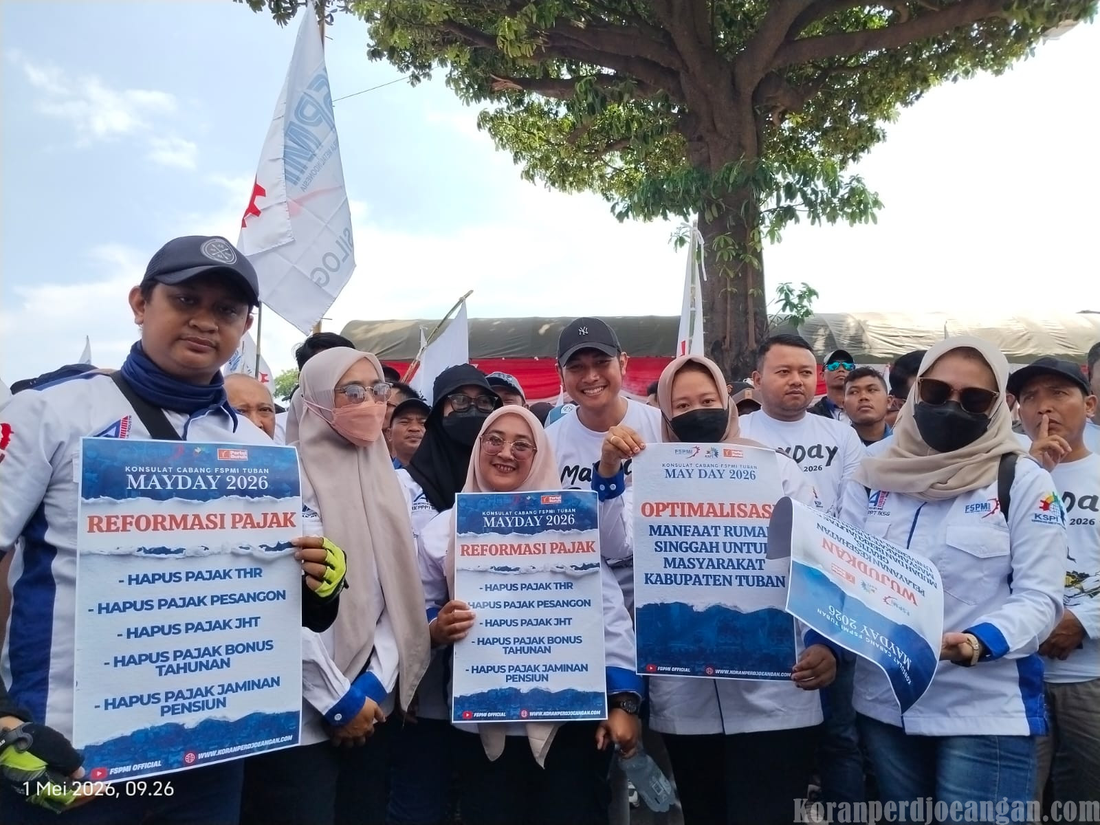 Srikandi FSPMI Tuban Tampil Membawa Poster Tuntutan, Berdialog Bersama Bupati di Momentum Hari Buruh Internasional