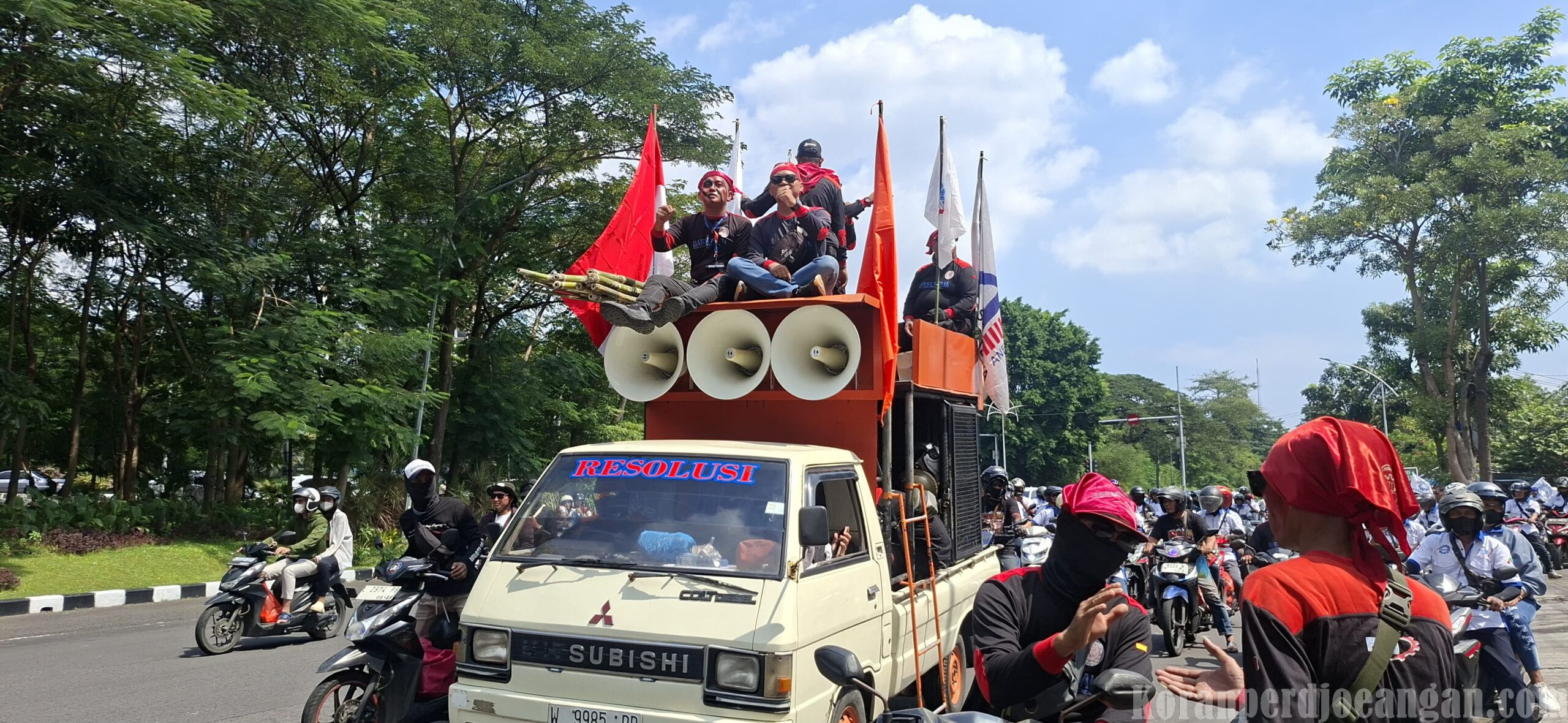 Ribuan Buruh Turun ke Jalan, SPAI FSPMI PUK ISS Indonesia Jatim Gaungkan Perjuangan di May Day 2026
