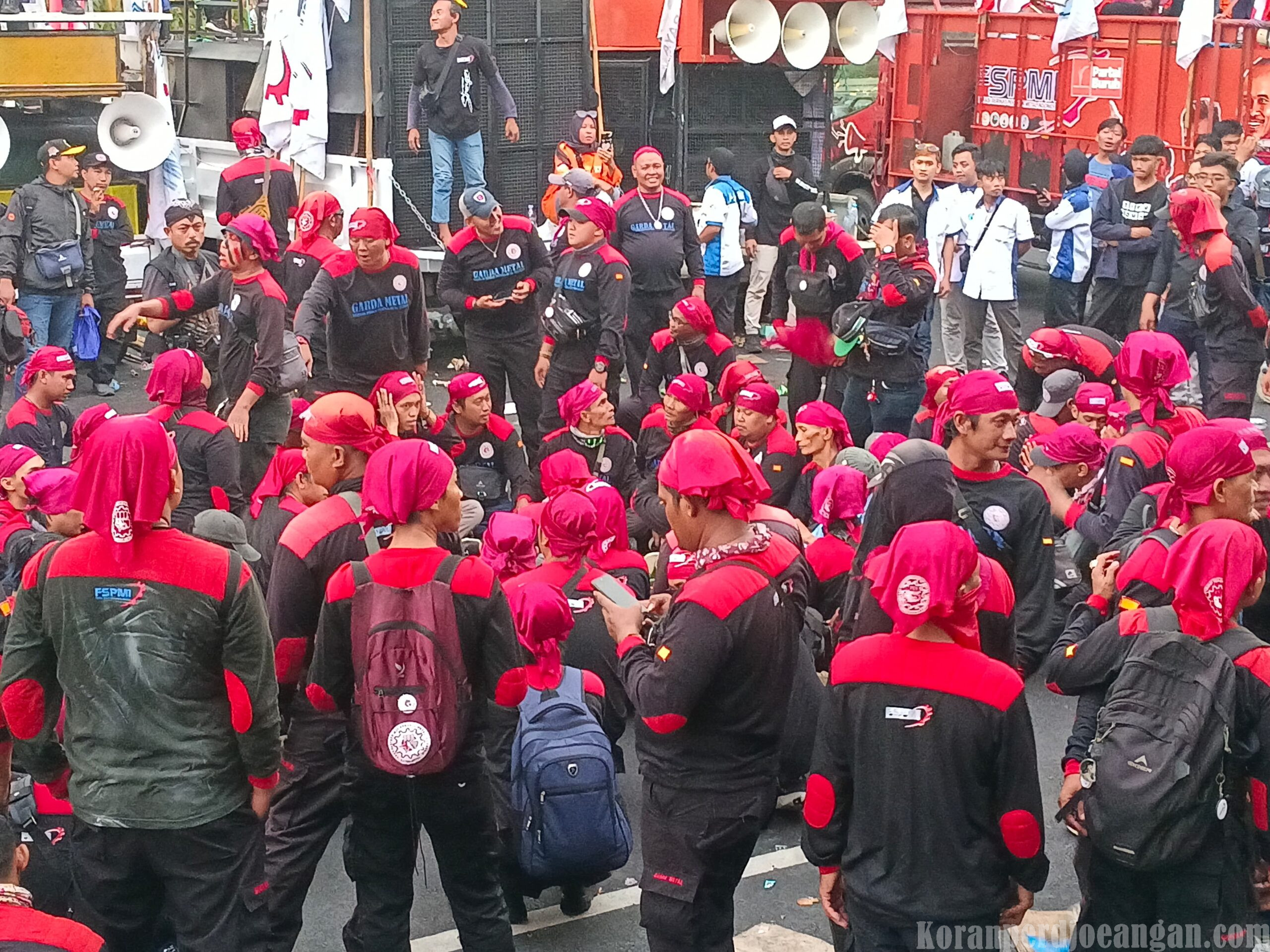 Dirgahayu Garda Metal ke-18, Warnai Aksi May Day di Surabaya