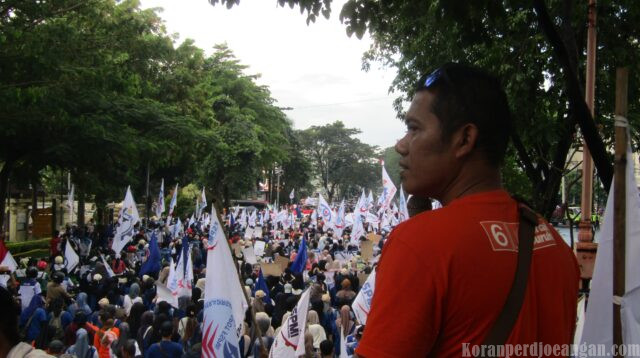 Doni Ariyanto: Jangan Takut hujan, Kita Tunjukkan Bahwa FSPMI Tidak Peduli Hujan atau Panas
