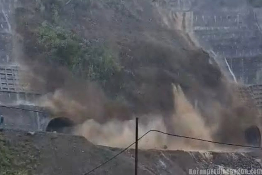Longsor Tebing Setinggi 100 Meter Timbun Terowongan Proyek PLTA Upper Cisokan, Aktivitas Dihentikan Sementara