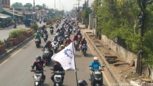 Ratusan Buruh FSPMI Bekasi Konvoi Motor ke Kemenaker, Desak Pemerintah Cabut Permenaker 7/2006 Tentang Alih Daya