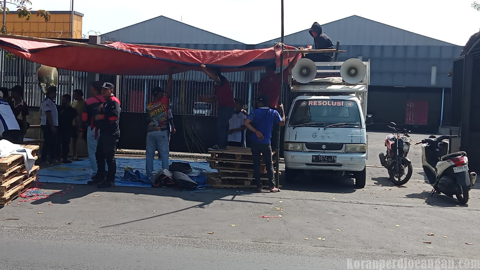 Lawan Union Busting! Serikat Pekerja FSPMI di PT KRI Lakukan Mogok Kerja Satu Bulan